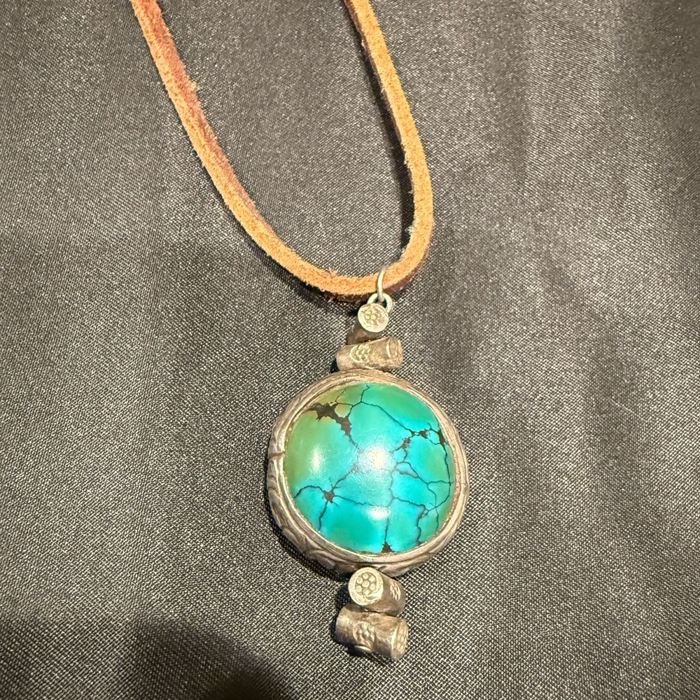 Turquoise and Silver Pendant Bold Silpada turquoise statement necklace - Picture 4 of 9